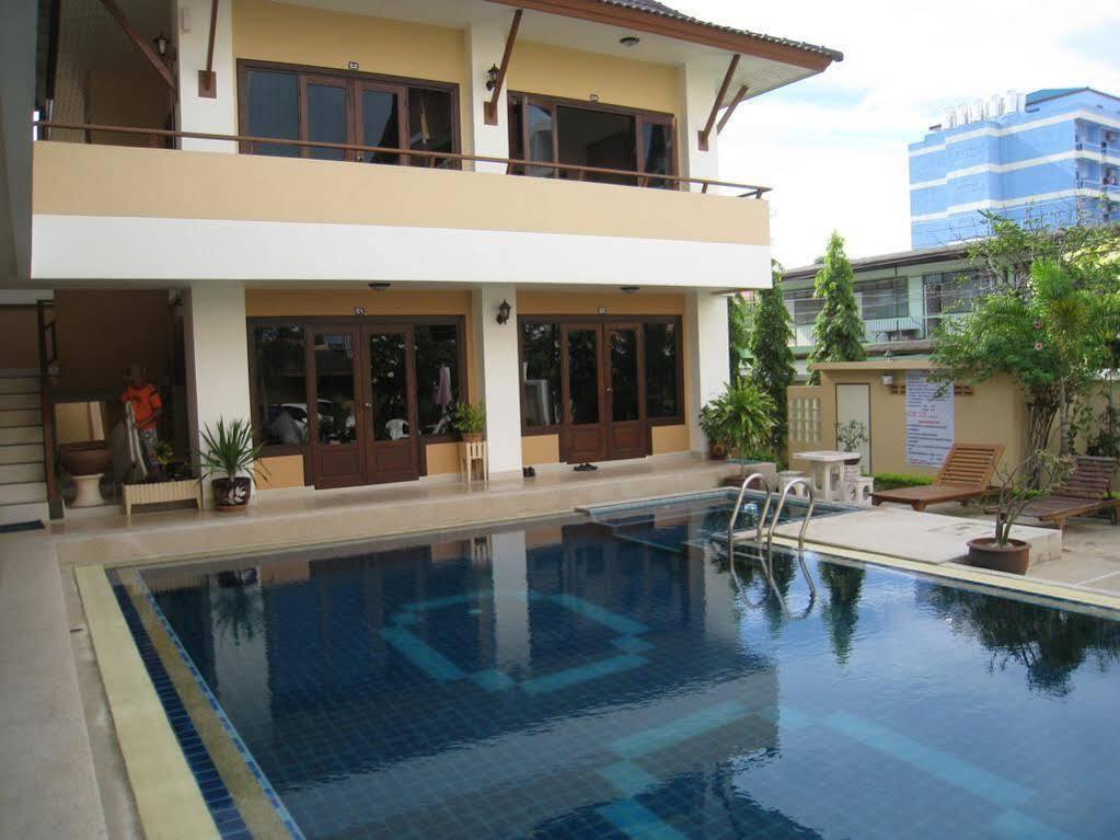 Chaba Garden Apartment Pattaya Esterno foto